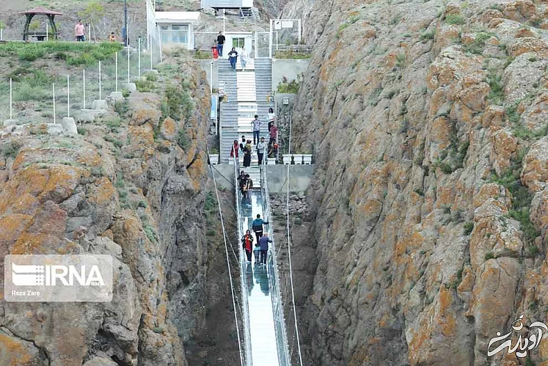 تصاویر - پل معلق تمام شیشه ای شهر هیر